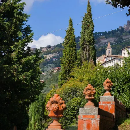 Villa Sprawling In Tuscany With Tennis Court